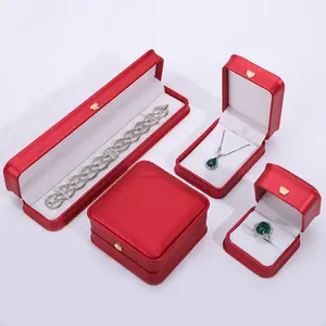 Caixa de exibição de joias em couro PU elegante com logotipo personalizado, caixa de embalagem de armazenamento e colar com logotipo