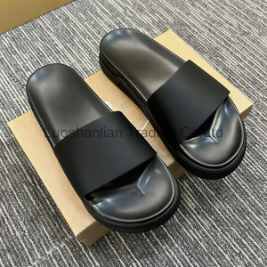 Pantuflas de Diseño de Alta Calidad 2026, Personalizadas, de Cuero, con Suela Gruesa y Tachuelas, Unisex, con Suela Roja, OEM ODM - Product Image 4