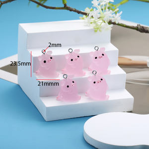 6種のポーズ ピンクヨガピッグ レジンチャーム 3D蓄光ペンダント DIYジュエリー製作アクセサリー ハンドメイドピアス・ネックレス用 W274 - Product Image 5