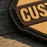 Écussons brodés de haute qualité à coudre, logo 3D personnalisé, étiquettes en PVC souple et caoutchouc de silicone pour vêtements et porte-clés
