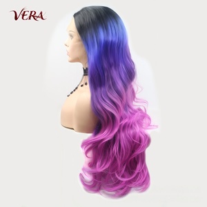 Perruque en dentelle synthétique Futura Fibra Premium HD 13*4, densité 180%, 0,32 kg, <span class=keywords><strong>cheveux</strong></span> longs ondulés bleu-violet <span class=keywords><strong>dégradé</strong></span> bouclés, vente en gros - Product Image 3