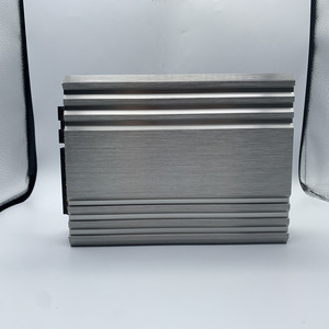 Yiyelang Bộ khuếch đại âm thanh xe hơi 4 kênh 12V 3800W lớp B kỹ thuật số với vật liệu nhôm và Bộ cân bằng kết hợp - Product Image 2