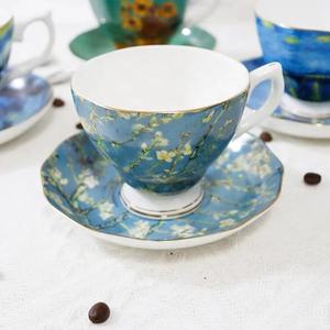 Service à café et thé 15 pièces en porcelaine fine, motif Van Gogh 'Fleurs d'amande', style peinture à l'huile européenne, comprenant tasses, soucoupes, crémier, sucrier et théière - Product Image 4