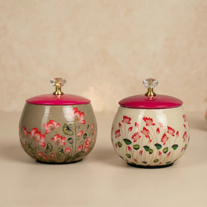 Bocaux ronds en métal pour fruits secs avec motif floral rose et boutons en cristal pour la décoration de table - Product Image 1