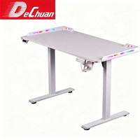 Bureau de jeu motorisé réglable en hauteur de qualité supérieure avec éclairage d'ambiance RGB et porte-gobelet intégré pour un espace de travail moderne