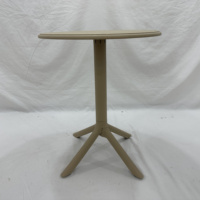 Table d'extérieur avec trous de drainage pour l'évacuation des eaux de pluie, table d'appoint ronde en plastique facile à nettoyer, base stable à 4 points pour patio et pelouse