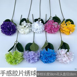Fleurs d'hortensia en soie gaufrées, décorations de mariage faites à la main, fleurs artificielles modernes pour arrangements de scène et allées. - Product Image 4