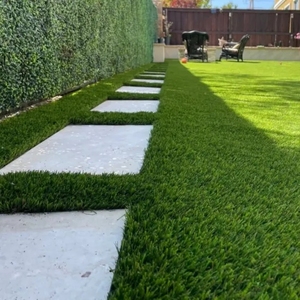 Césped de plástico artificial impermeable de 60mm de altura para instalación en exteriores para jardines, patios, campos deportivos - Product Image 5