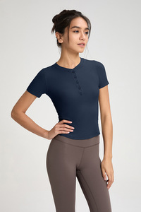 Camiseta Henley de Manga Corta Acanalada para Mujer SUHE TS-007 Athena, Cuello Redondo, Color Sólido, Ropa Deportiva para Yoga y Fitness - Product Image 5