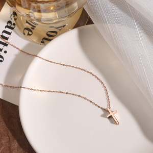 <span class=keywords><strong>Collier</strong></span> avec pendentif <span class=keywords><strong>croix</strong></span> classique en acier inoxydable, plaqué or et <span class=keywords><strong>argent</strong></span>, bijoux religieux minimalistes pour hommes et femmes - Product Image 3