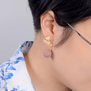 naturelle Bijoux Huile Essentielle Diffuseur De Parfum En Alliage de Zinc Plaqué Or Feuille <span class=keywords><strong>Lave</strong></span> Ronde Boucles D'oreilles - Product Image 4