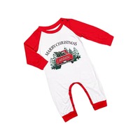 Nouvelle collection : Vêtements d'intérieur en polyester et terylène, style européen et américain, pour l'automne, avec imprimé sapin de Noël et voiture rouge, et patchwork à carreaux rouges et noirs.