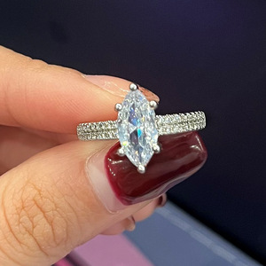 Anello Marquise Creativo per Donne, Elegante Gioiello da Dito alla Moda - Product Image 1