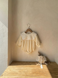 Nouvelle collection Printemps 2026 : Combinaison coréenne pour bébé avec grand col en dentelle et manches bouffantes, vêtements pour nourrissons à manches longues - Product Image 4