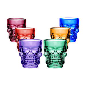 Vente en gros au prix <span class=keywords><strong>le</strong></span> plus bas Verres à liqueur crâne en verre de forme spéciale de couleur personnalisée Mini <span class=keywords><strong>whisky</strong></span> Vodka Tasses en verre à liqueur - Product Image 1