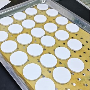 Cible en verre rond blanc trempé personnalisée avec inscription Touch Spirit pour les stands de tir et les compétitions - Product Image 3