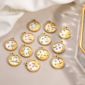KAVNAR Dijes Redondos con Signos del Zodíaco, Chapados en Oro de 18K, de Acero Inoxidable, con Madreperla y Circonita, para Joyería DIY - Product Image 1