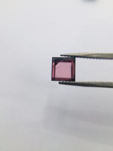 Diamant rose CVD brut cultivé en laboratoire, pierre de diamant colorée pour la fabrication de bijoux et les applications en gemmologie - Product Image 5