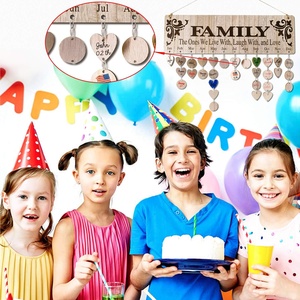 Venta al por mayor <span class=keywords><strong>regalos</strong></span> del Día de la madre <span class=keywords><strong>para</strong></span> mamá abuela recordatorio de cumpleaños familiar de madera rastreador calendario tablero colgante de pared con 100 etiquetas - Product Image 6
