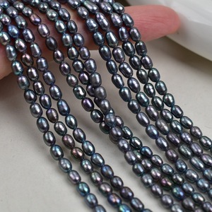 חרוזי פנינה בצורת אורז שחור בגודל 3-4 מ\\\"מ בצבע ירוק טווס, חרוזי אורז שחור, פניני מים מתוקים טבעיות, ז'וג'י לתכשיטים, חרוזים בתפזורת - Product Image 6