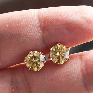 ต่างหูเงินแท้ 925 ชุบทองคำขาว ไม่ก่อให้เกิดอาการแพ้ ประดับด้วยพลอยมอยส์ซาไนต์สีเหลืองทรงกลม 2 กะรัต คุณภาพ VVS GRA - Product Image 5