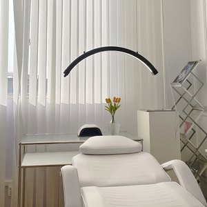 Nouvelle Arrivée, Logo Gratuit, Faible MOQ, Luminaire Suspendu LED Demi-<span class=keywords><strong>Lune</strong></span> en Forme d'Arc de 28 Pouces 45W pour Salon de Beauté et Artiste en Extensions de Cils - Product Image 1
