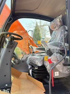 Excavatrice sur pneus Develon DX150W de 13,5 tonnes, godet de 0,76 m³, orange, compacte, pour travaux de construction et municipaux, en promotion - Product Image 6