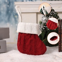 Nouvelles chaussettes de Noël miniatures en tissu tricoté vert et décorations pour arbre de Noël, sacs à bonbons pour enfants