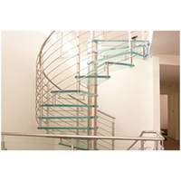 Escalera de Caracol Personalizada con Columna Central de Acero, Peldaños de Roble Macizo, Barandillas de Hierro Forjado y Acabado con Recubrimiento en Polvo