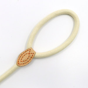 Laisse pour chien en nylon crème, style simple mains libres avec anneau métallique et détails en cuir - Product Image 5