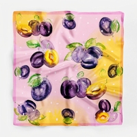 Écharpe en soie imprimée d'un côté, motif fruits légers et frais, personnalisable