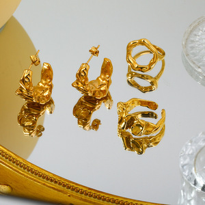 Anillo con Textura de Lava, Acero Inoxidable Chapado en Oro de 18k, Forma de U, Joyería para Mujer, Accesorio de Moda para Fiesta - Product Image 1