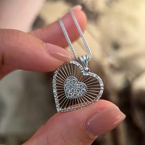 Collar de Plata de Ley S925 con Colgante de Jade Natural con Incrustaciones de Copos de Nieve, Estilo Princesa Real, Ultra Exquisito - Product Image 1