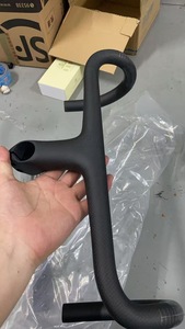Guidon de vélo de route compact aérodynamique SeeMore Selection 6D en fibre de <span class=keywords><strong>carbone</strong></span> 420 mm avec cornes et barre courbée - Product Image 5