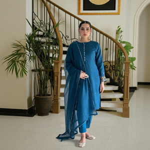 Ssumaira présente un élégant ensemble Anarkali brodé en 4 pièces, Salwar Kameez Dupatta |   Vêtements pakistanais festifs, sans plis, séchage rapide - Product Image 1