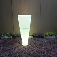 Nouvelle conception de table de bar en plastique illuminée par LED RGB à changement de couleur, moderne et luxueuse, pour la maison, les bars, les hôtels, les centres commerciaux, les événements et les fêtes