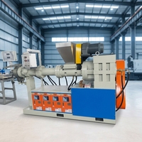 Machine d'extrusion de butyle thermofusible pour la production de bandes d'étanchéité en caoutchouc butyle pour toitures