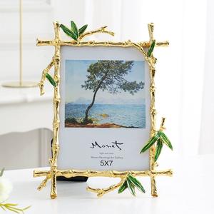 <span class=keywords><strong>Cadre</strong></span> photo personnalisé luxe feuilles d'or <span class=keywords><strong>cadre</strong></span> photo en métal haute qualité branches simples européennes <span class=keywords><strong>cadre</strong></span> photo en métal de mariage en or - Product Image 5