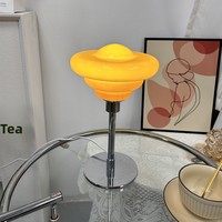 Lampe de table décorative en métal moderne, décoration de bureau pour chambre à coucher et lumière d'ambiance élégante, luminosité réglable, lampe de table en verre
