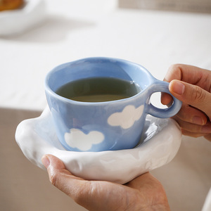 Ensemble tasse et soucoupe en céramique peintes à la main avec motif ciel bleu et nuages blancs, tasse à latte artistique mignonne, tasse à thé de l'après-midi - Product Image 6