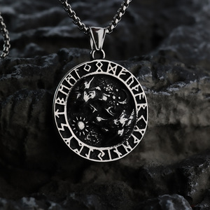 Collar de Hombre de Acero Inoxidable Estilo Nórdico Retro, Colgante con Doble Cabeza de Lobo y Letra Vikinga, Joyería de Regalo - Product Image 2