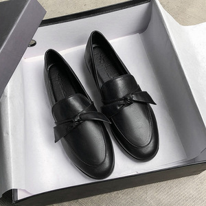 2025 automne nouveaux mocassins polyvalents semelle plate <span class=keywords><strong>chaussure</strong></span> unique un <span class=keywords><strong>pied</strong></span> coup de <span class=keywords><strong>pied</strong></span> britannique femmes petites chaussures en cuir grande taille - Product Image 5