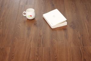 Carreaux <span class=keywords><strong>de</strong></span> <span class=keywords><strong>sol</strong></span> en PVC durables <span class=keywords><strong>de</strong></span> haute qualité Revêtement <span class=keywords><strong>de</strong></span> <span class=keywords><strong>sol</strong></span> en <span class=keywords><strong>vinyle</strong></span> antidérapant pour usage commercial et résidentiel Design moderne - Product Image 2