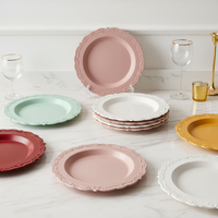 Assiettes jetables en plastique élégantes à bordure en dentelle pour les événements de restauration, les fêtes et les services de traiteur