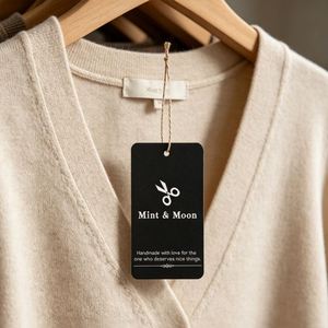 Étiquettes suspendues avec ficelle pour vêtements, cadeaux et artisanat |   Accessoires d'emballage personnalisés avec logo/texte, vente en gros d'usine - Product Image 3