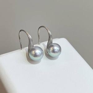 Pendientes de Plata de Ley con Acabado Mate y Perlas de Tacón Alto, Perlas Akoya de 8-9 mm, Casi Redondas, con Brillo Aurora y Pequeñas Imperfecciones, Joyería para Mujer - Product Image 1