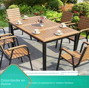 Conjunto de Mesa y Sillas para Exterior, Resistentes al Sol y al Agua, de Plástico y Madera, Diseño Simple y Creativo, para Patio, Balcón, Comedor Casual al Aire Libre - Product Image 1