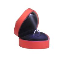 Boîte à bague de luxe simple en forme de cœur, laquée, avec logo personnalisé, pour bijoux, diamant, lumière LED bleue, mariage, fiançailles, vente en gros