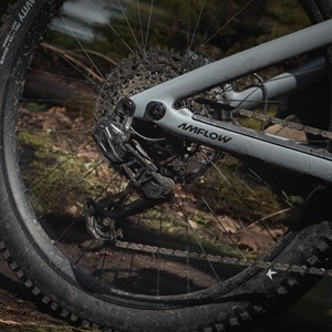 Vélo de montagne électrique Amflow PR Carbon <span class=keywords><strong>Pro</strong></span>, batterie amovible 630Wh, 40 positions de géométrie réglables, <span class=keywords><strong>suspension</strong></span> Fox Float X - Product Image 5