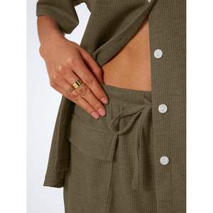 2025 femmes 2 pièces gaufre pour salon ensemble coupe ample XS taille vacances chemise avec poche cordon Shorts deux pièces ensemble Desig - Product Image 3